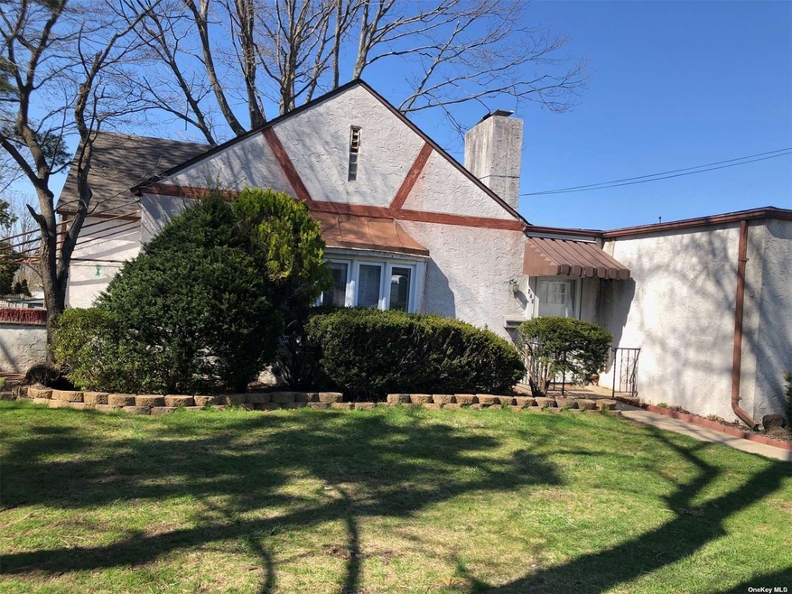 240 Dow Ave unit A, Carle Place, NY 11514 - photo 1