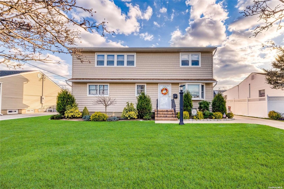 723 Patterson Ave, Franklin Square, NY 11010 - photo 1