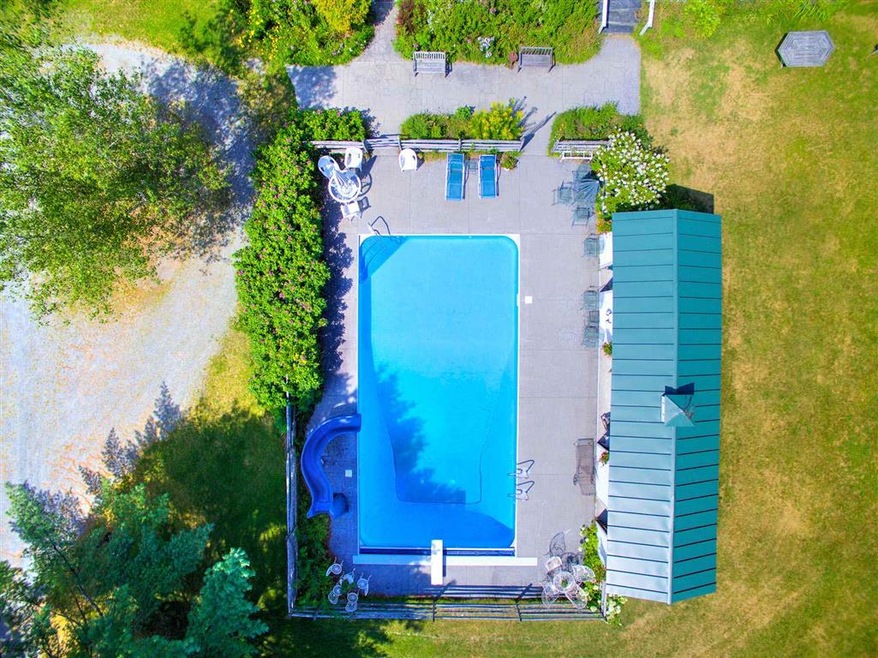 8754 Pomfret Rd, Pomfret, VT 05084 - photo 1