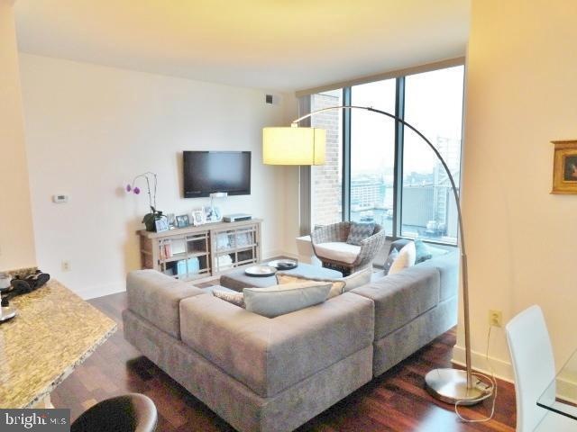 The Vue unit 2104, Baltimore, MD 21202 - photo 1