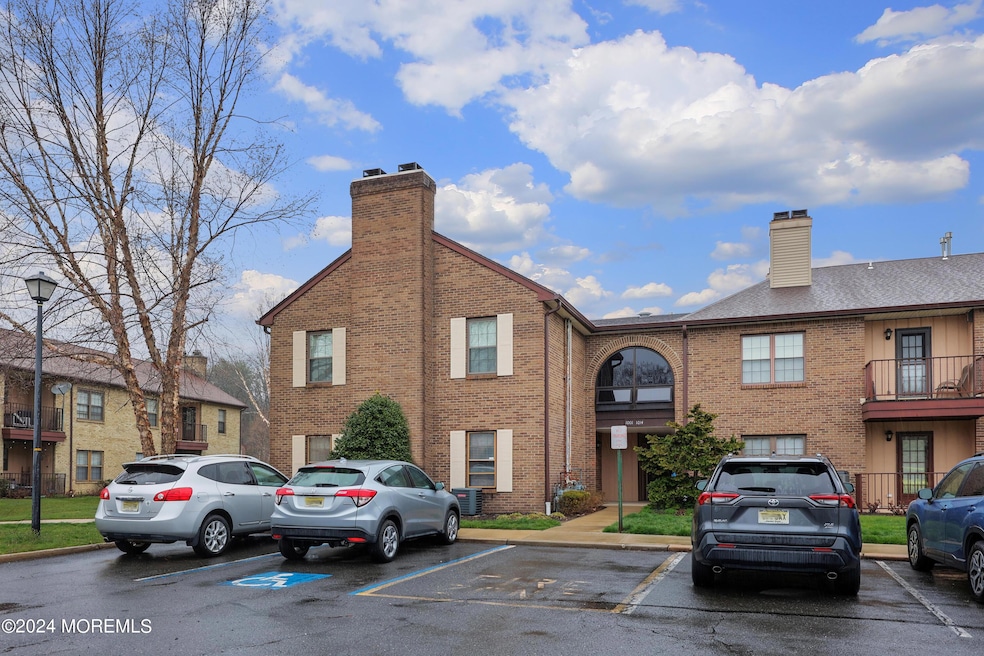 1001 Wellington Place unit 1001, Matawan, NJ 07747 - photo 1