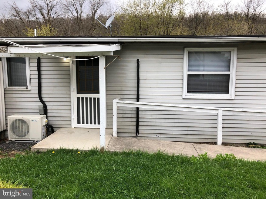 10 Vermont St, Berkeley Springs, WV 25411 - photo 1