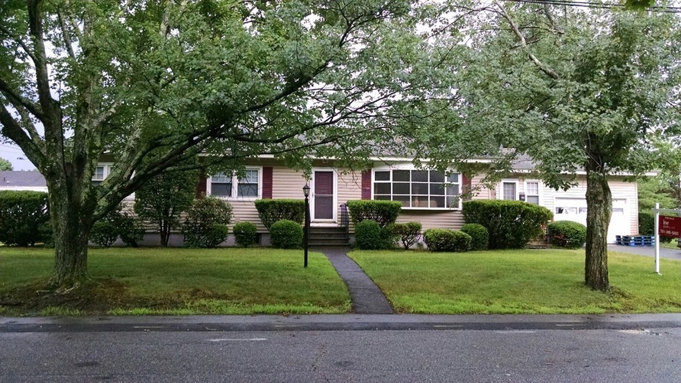 96 Colonial Rd, Lawrence, MA 01843 - photo 1