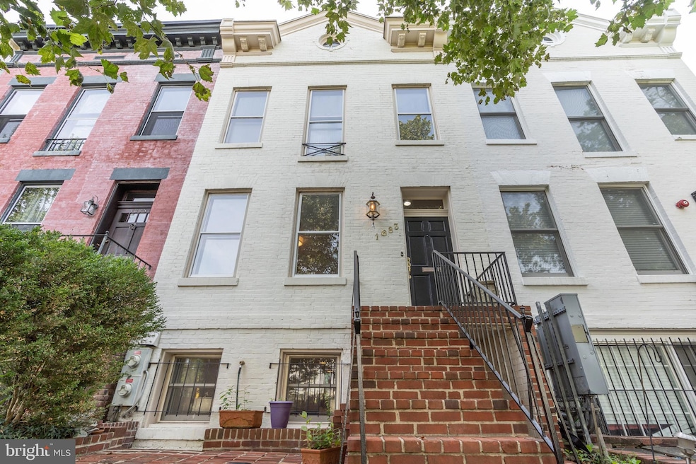 1683 35th St NW unit B, Washington, DC 20007 - photo 1