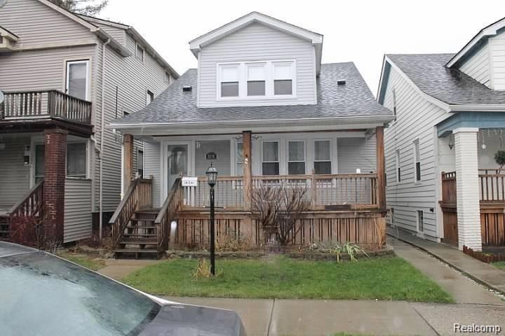 1374 Wayburn St, Grosse Pointe, MI 48230 - photo 1