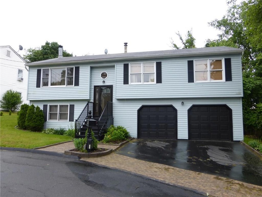 121 Buckland Dr, Waterbury, CT 06704 - photo 1