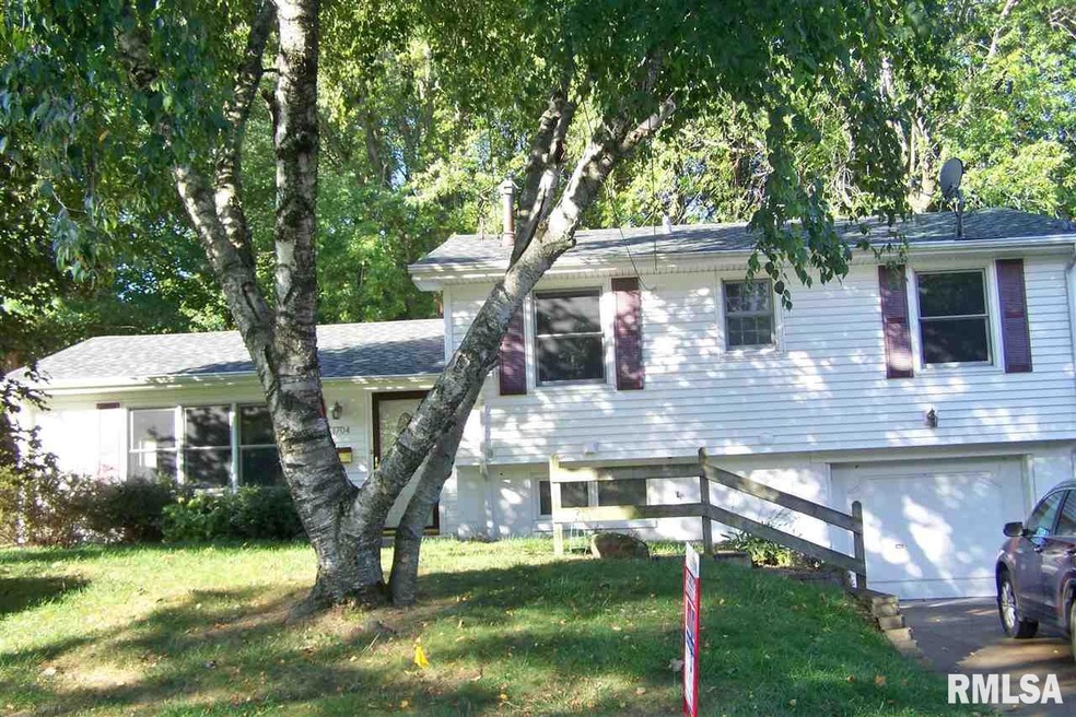 1704 Monterey Ct, Bettendorf, IA 52722 - photo 1