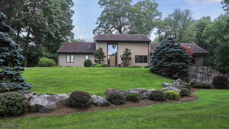 4 Thomas Jefferson Dr, Warren, NJ 07059 - photo 1