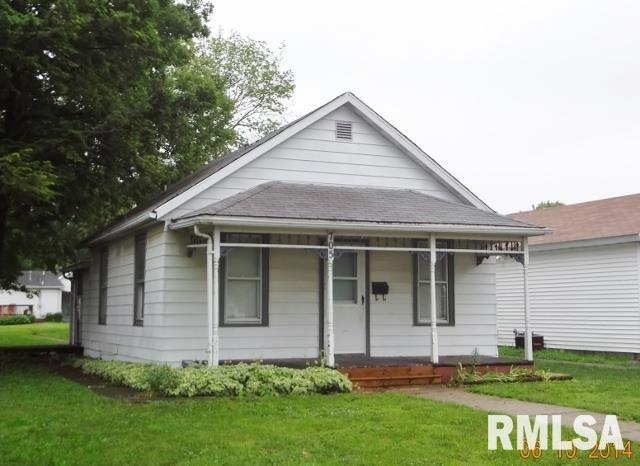 705 Clinton St, Lincoln, IL 62656 - photo 1