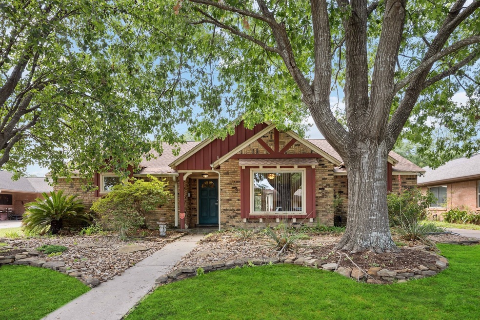 1315 Valleta Dr, Houston, TX 77008 - photo 1