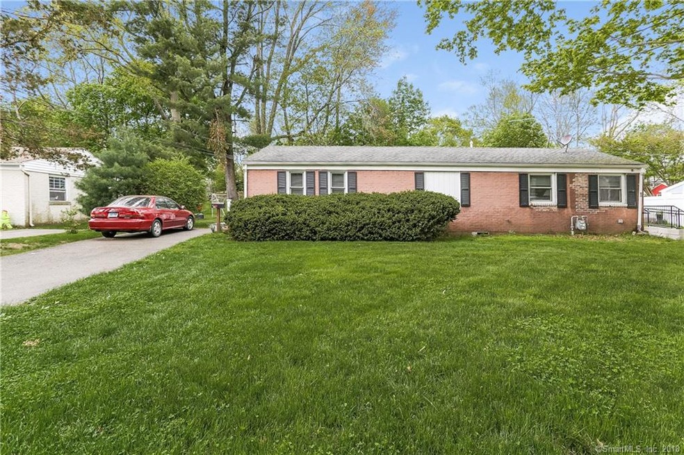 Welcome home to this updated half duplex on a  qui