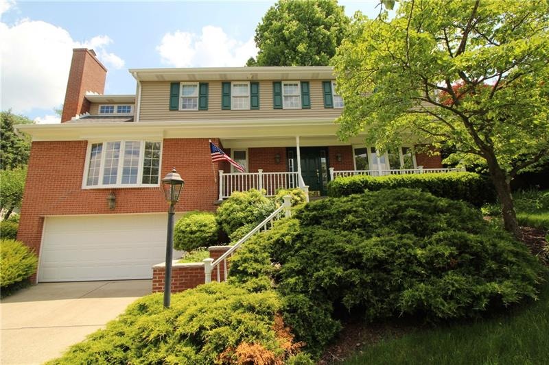 Spacious 4 Bedroom w/ 2 Car Integral Garage on Lar