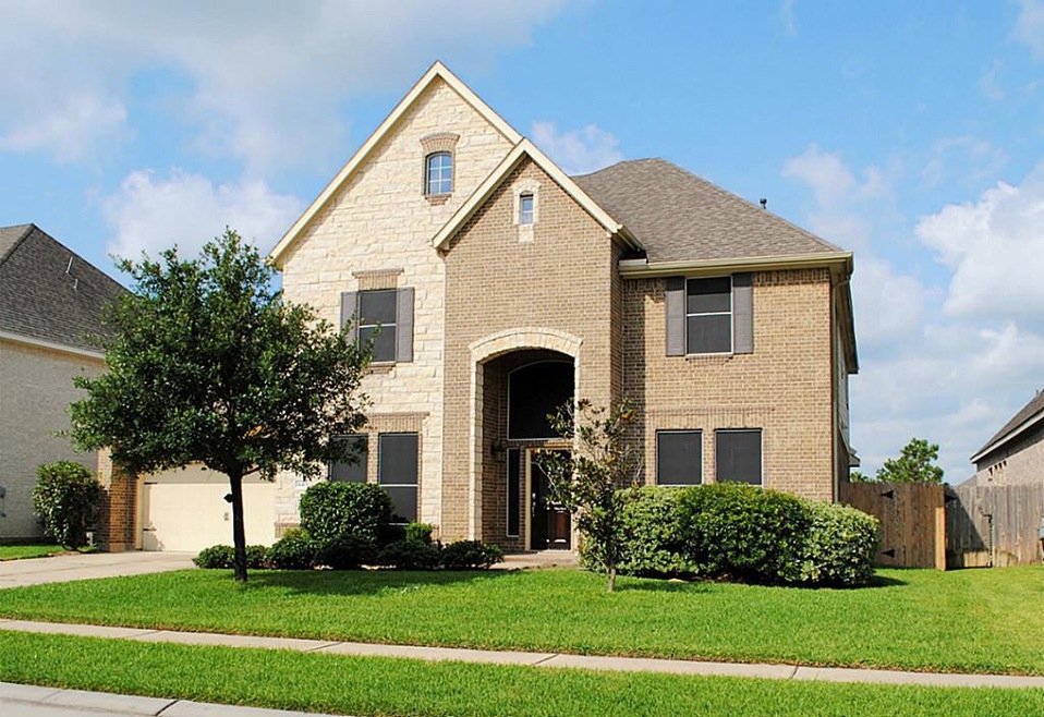 Welcome home to a nice quiet community with swimming pool, tennis courts, walking trails, and multiple fishing lakes.