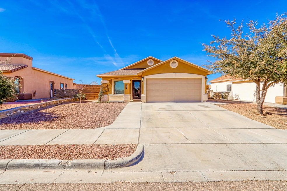 824 Desert Cactus Dr, Horizon City, TX 79928 - photo 1