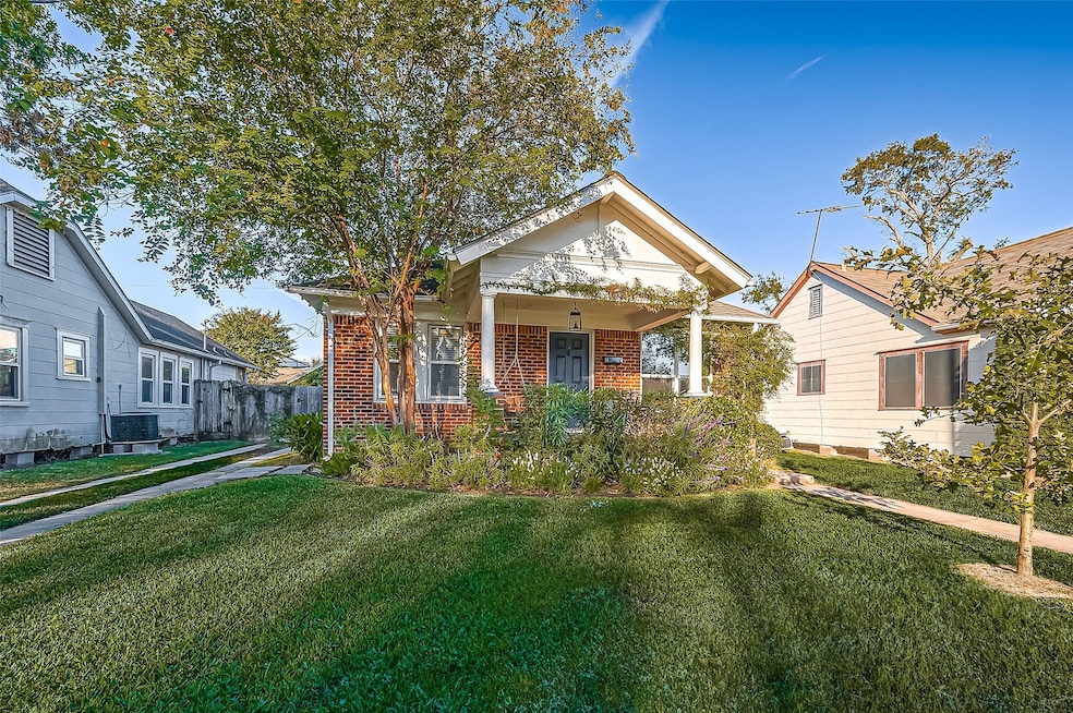 Welcome to 1039 Alexander! Classic brick bungalow