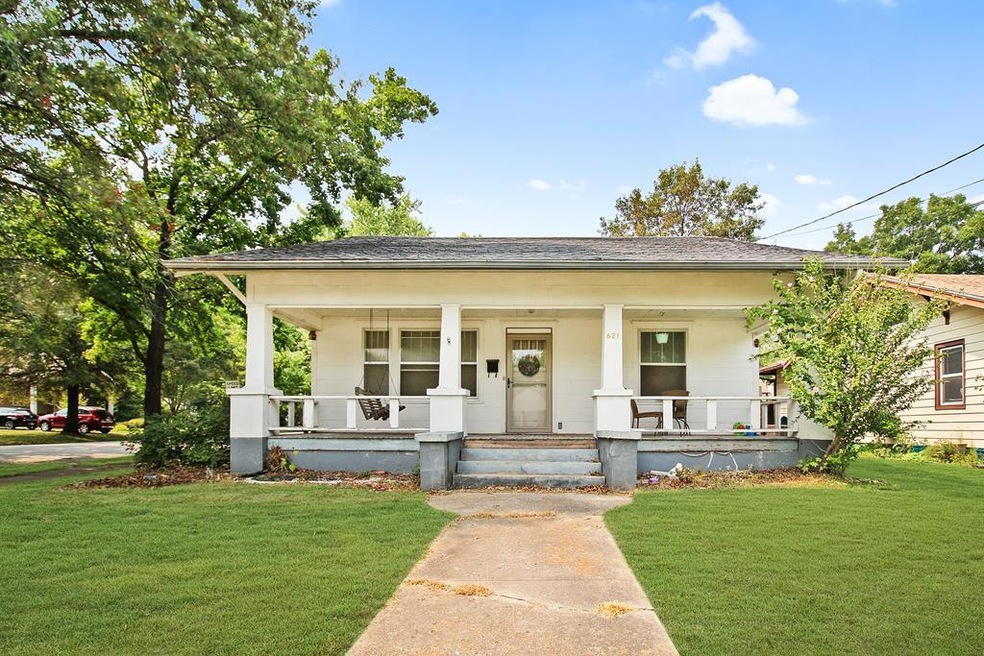 621 S 13th St, Parsons, KS 67357 - photo 1