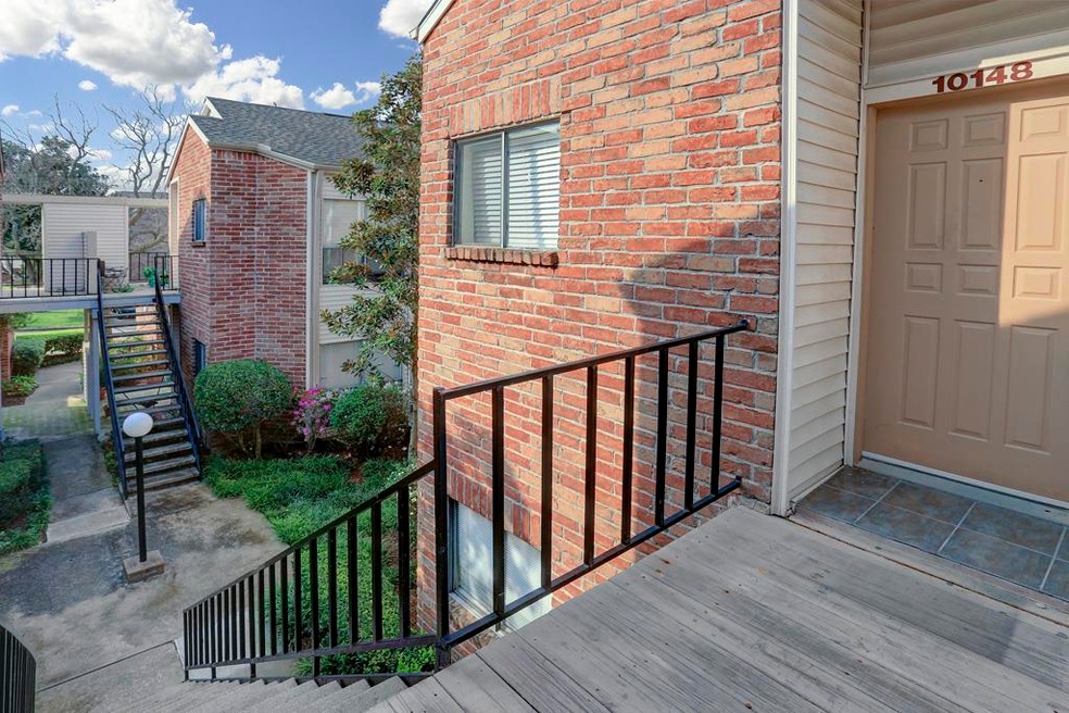 Lovely Second floor location