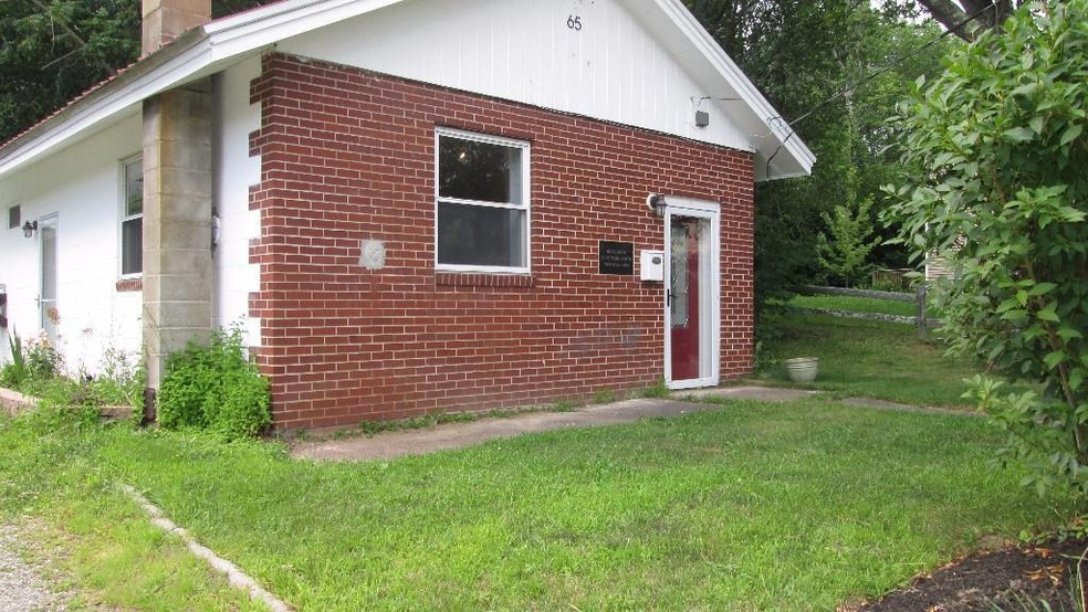 Welcome Home ! Solid Ranch close to...