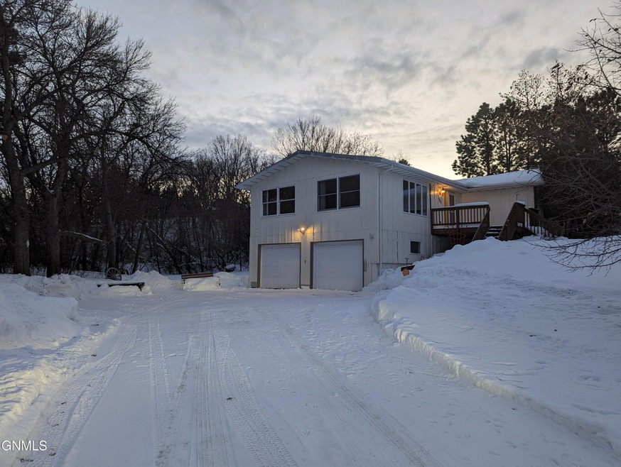 3501 Hillside Rd Mandan