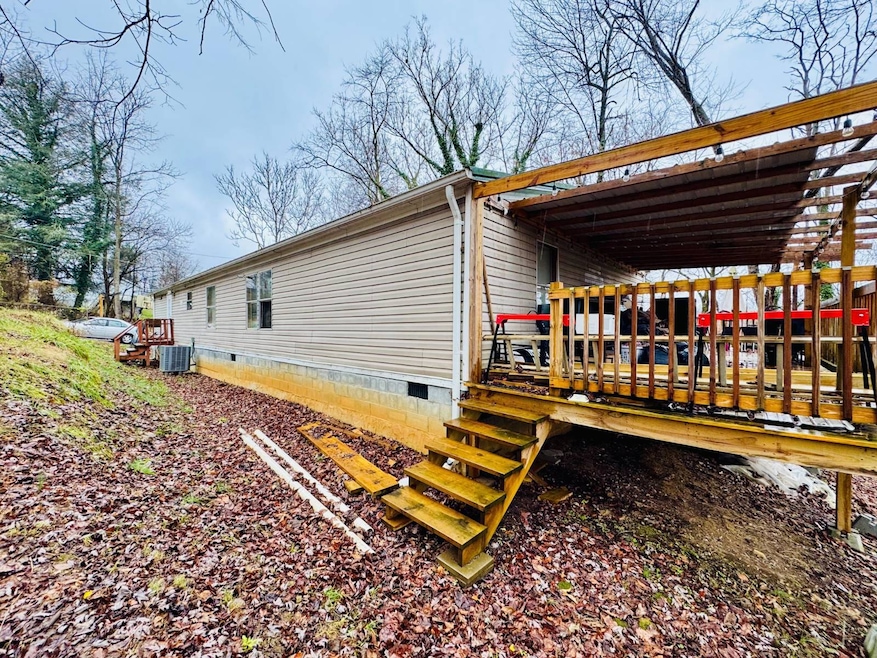 809 Leona St, Bristol, TN 37620 - photo 1