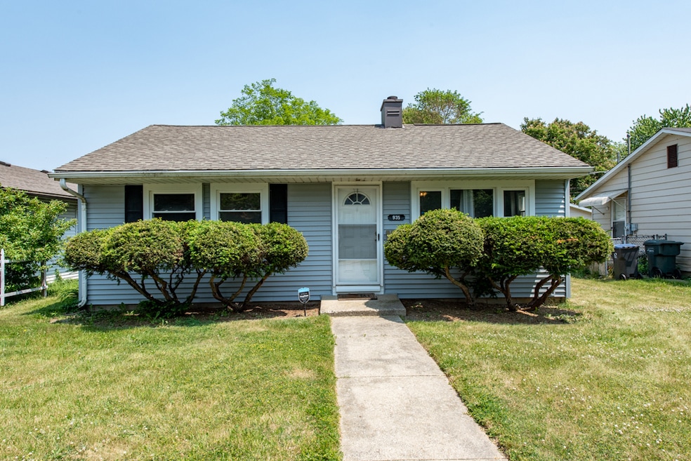 935 N Jackson St, Waukegan, IL 60085 - photo 1