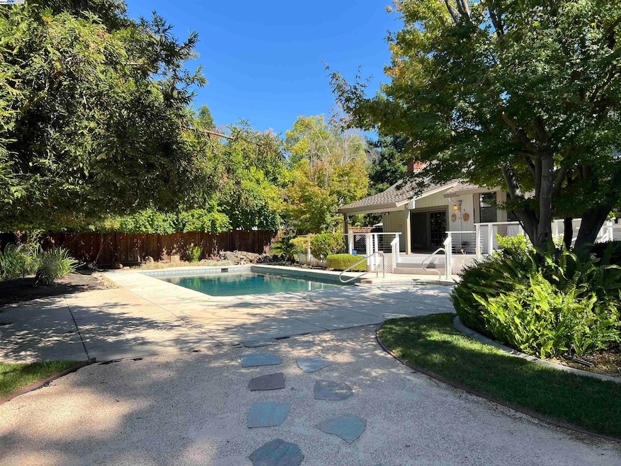 For Sale $2,425,000 • Co-Listing Agent