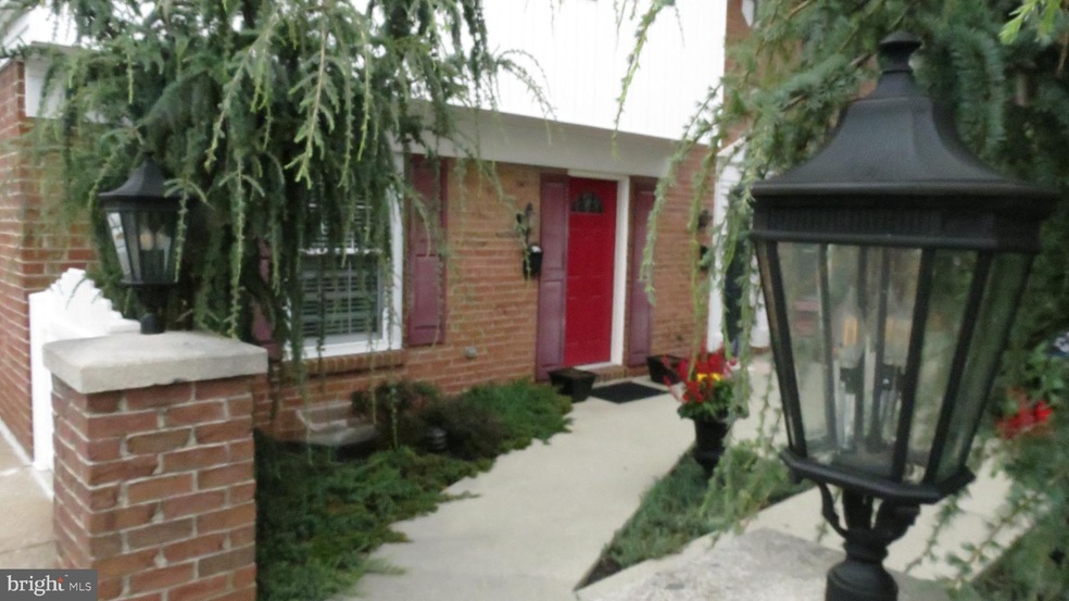 423 W Caracas Ave, Hershey, PA 17033 - photo 1