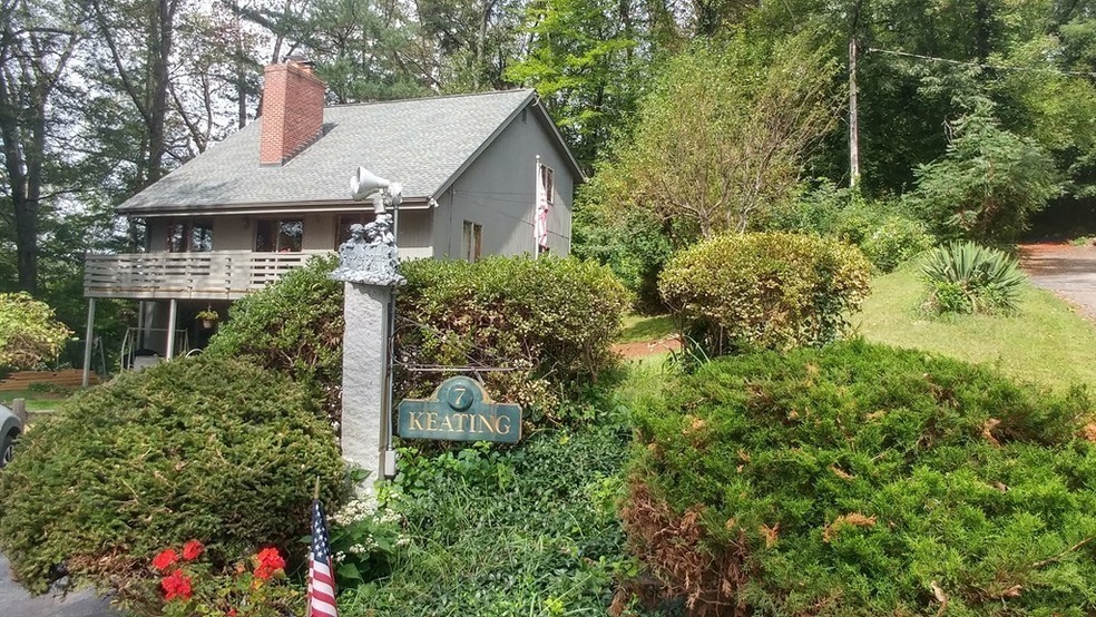 7 Weetamoe St, Worcester, MA 01602 - photo 1