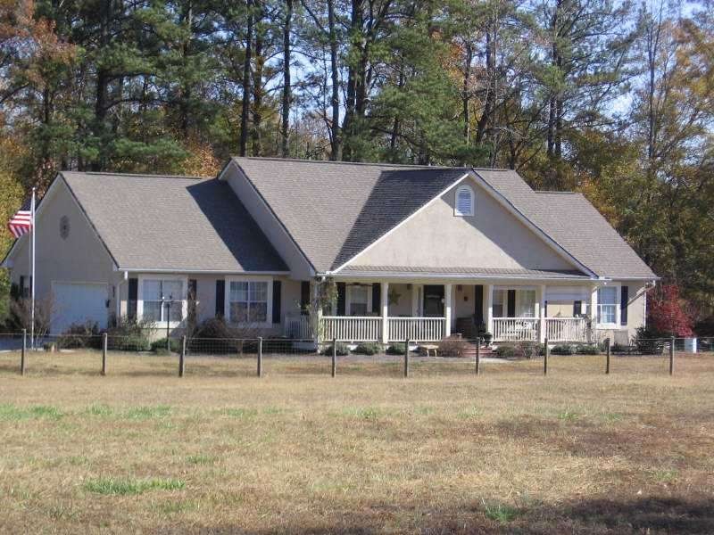Exterior Front. Horse ready home and property. Cou