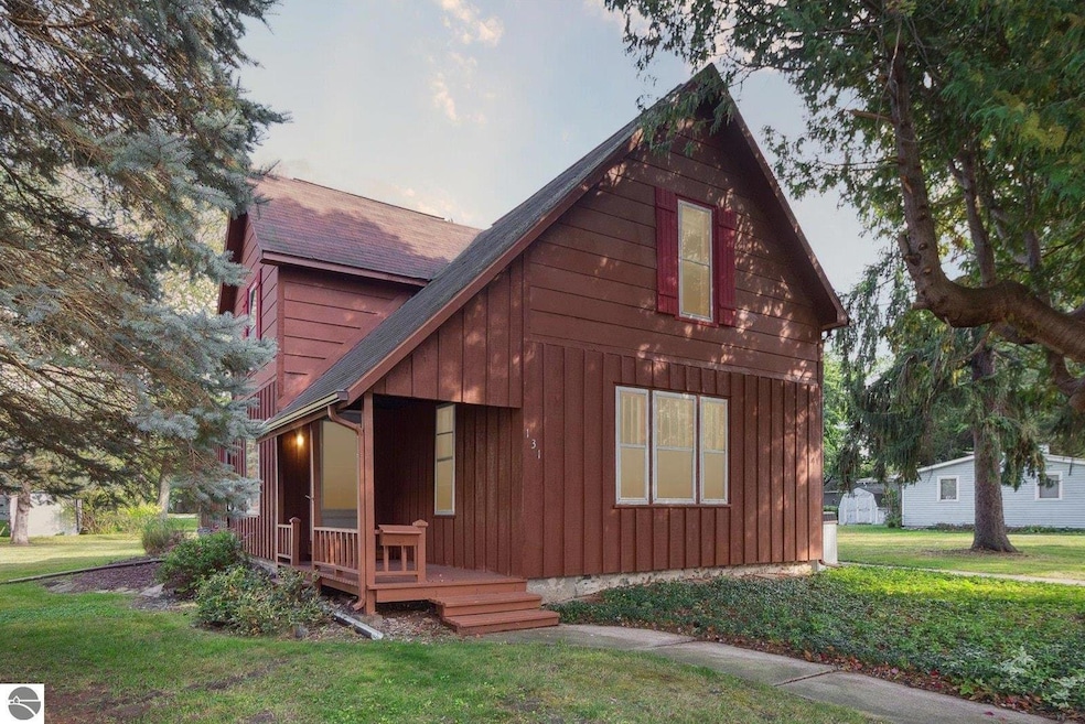 131 Moyer Ave, Alma, MI 48801 - photo 1