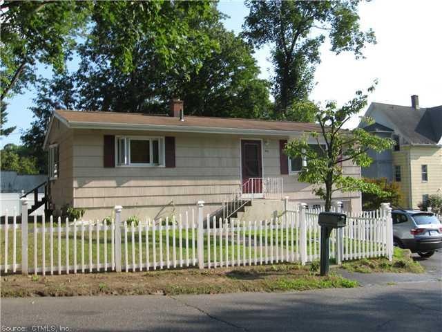 472 Pine St, Waterbury, CT 06704 - photo 1