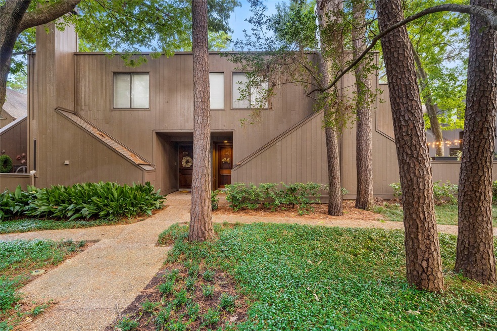 131 Litchfield Ln, Houston, TX 77024 - photo 1