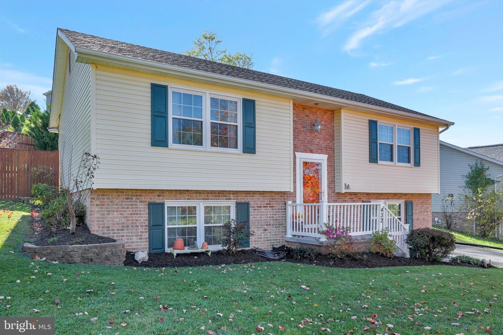 432 E Fairchild Dr, Strasburg, VA 22657 - photo 1