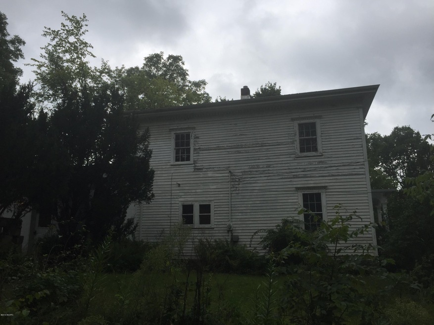 736 N Jefferson St, Ionia, MI 48846 - photo 1