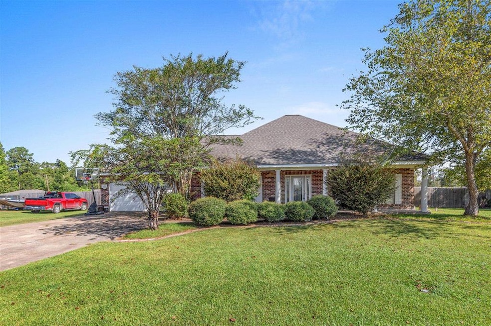 1432 N Diamond Cir, Lake Charles, LA 70611 - photo 1