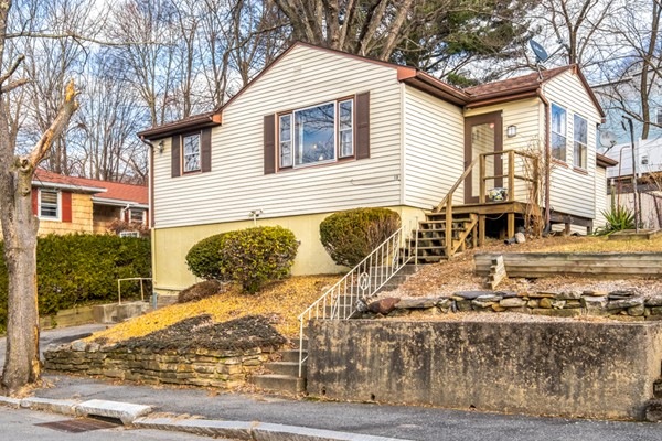 19 Harold St, Worcester, MA 01604 - photo 1