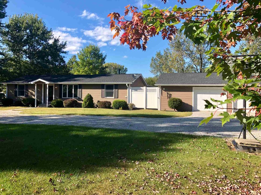 402 N Grover St, Warren, IN 46792 - photo 1