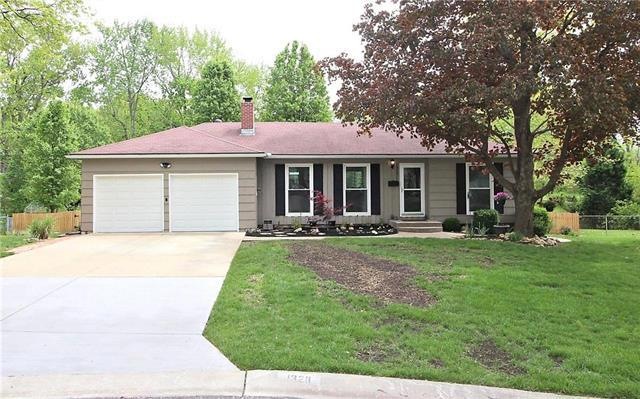 13211 Logan Ln, Lenexa, KS 66215 - photo 1