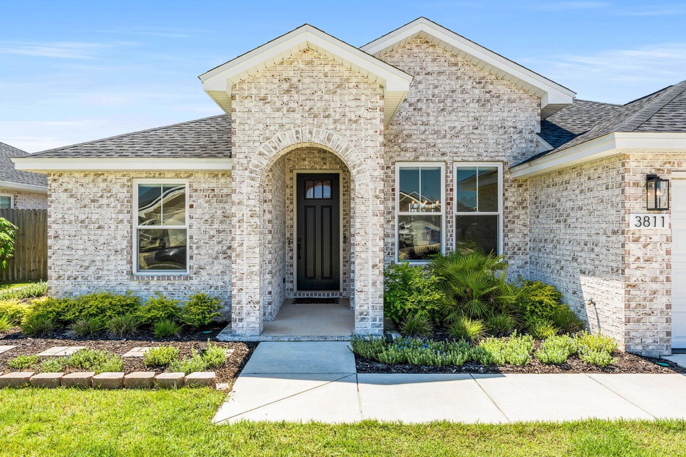 1-web-or-mls-3811 Redbud Wy_35