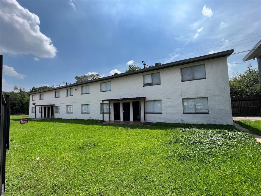 1141 N Durham Dr unit 12, Houston, TX 77008 - photo 1