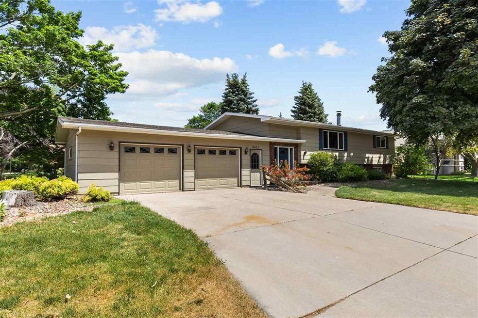 2430 W Applegate Dr, Appleton, WI 54914 - photo 1