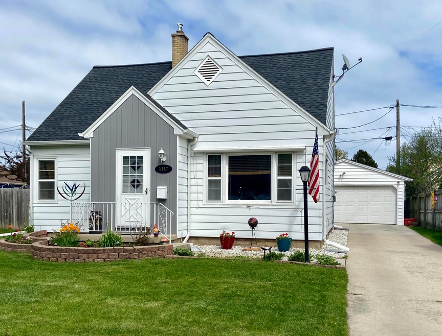 1117 Park Row Blvd, Manitowoc, WI 54220 - photo 1