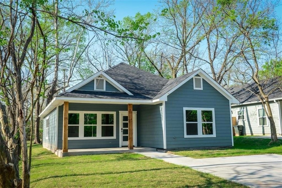 300 W Day St, Denison, TX 75020 - photo 1