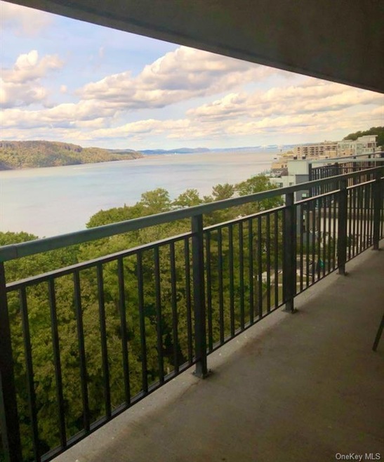 Riverwatch on Hudson unit 12D, Yonkers, NY 10701 - photo 1