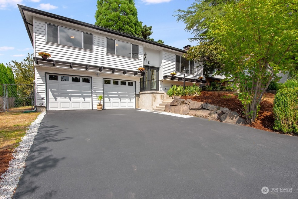 Sold $974,800 • Co-Listing Agent