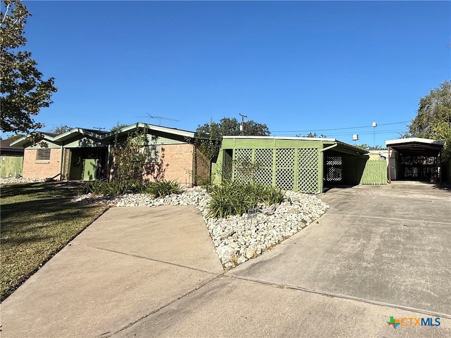 2221 Mcpherson Dr, Port Lavaca, TX 77979 - photo 1