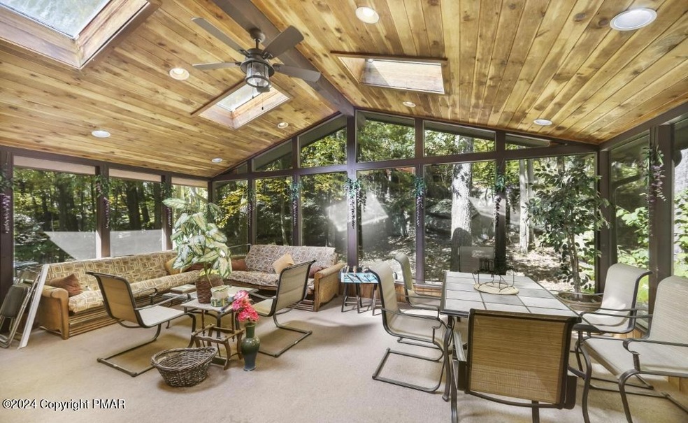 804 Boulder Ct S, Hawley, PA 18428 - photo 1