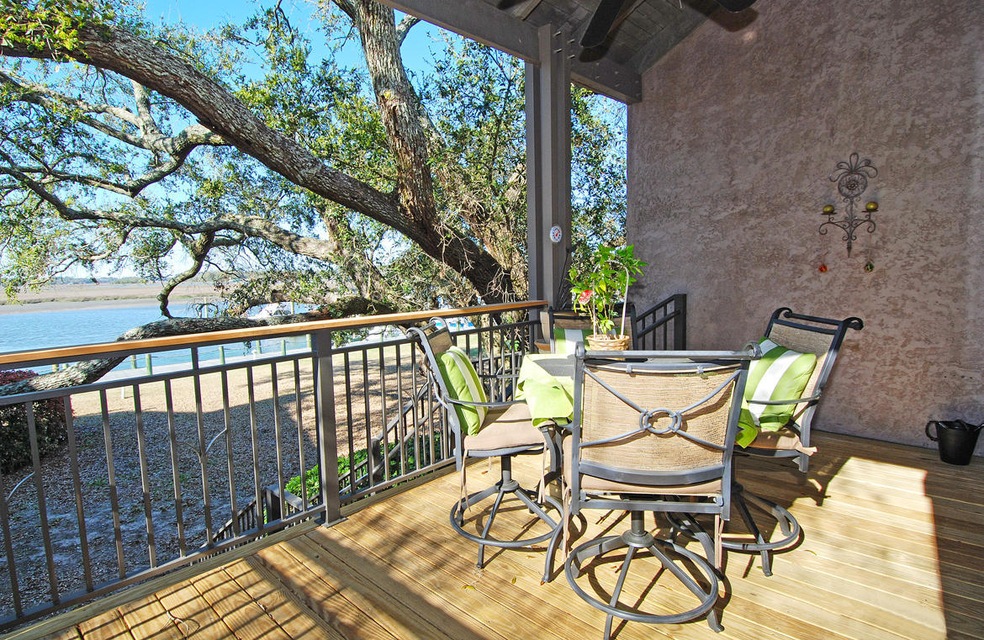 MLS_DSC_0215_porch1