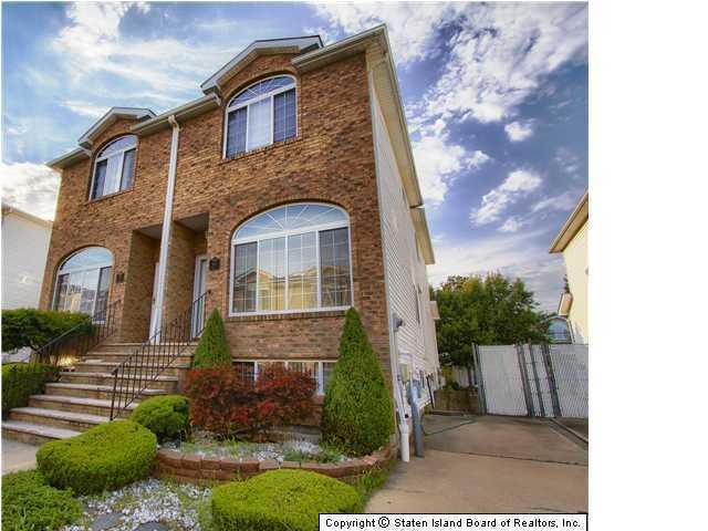 162 Camden Ave, Staten Island, NY 10309 - photo 1
