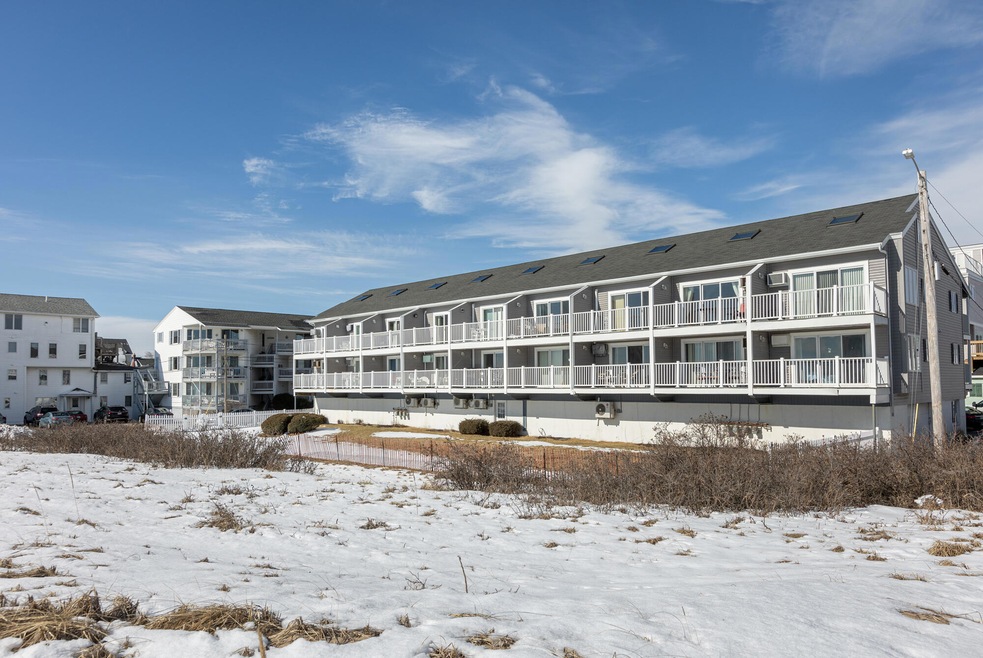 1 Bay Ave #24_W5_025